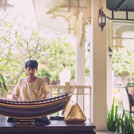 Wora Bura Hua Hin Resort & Spa Екстер'єр фото Thai musician playing the Ranat Ek