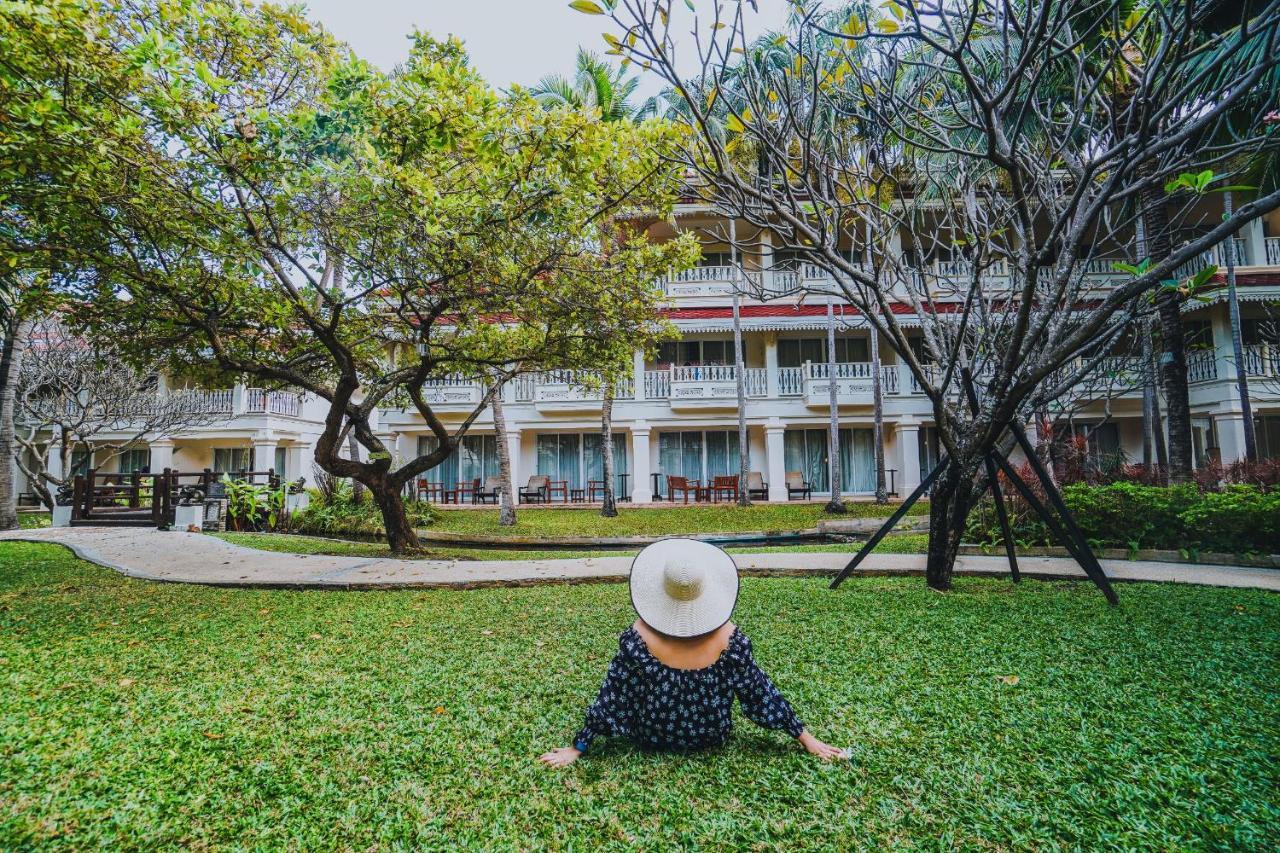 Wora Bura Hua Hin Resort & Spa Екстер'єр фото The hotel's garden