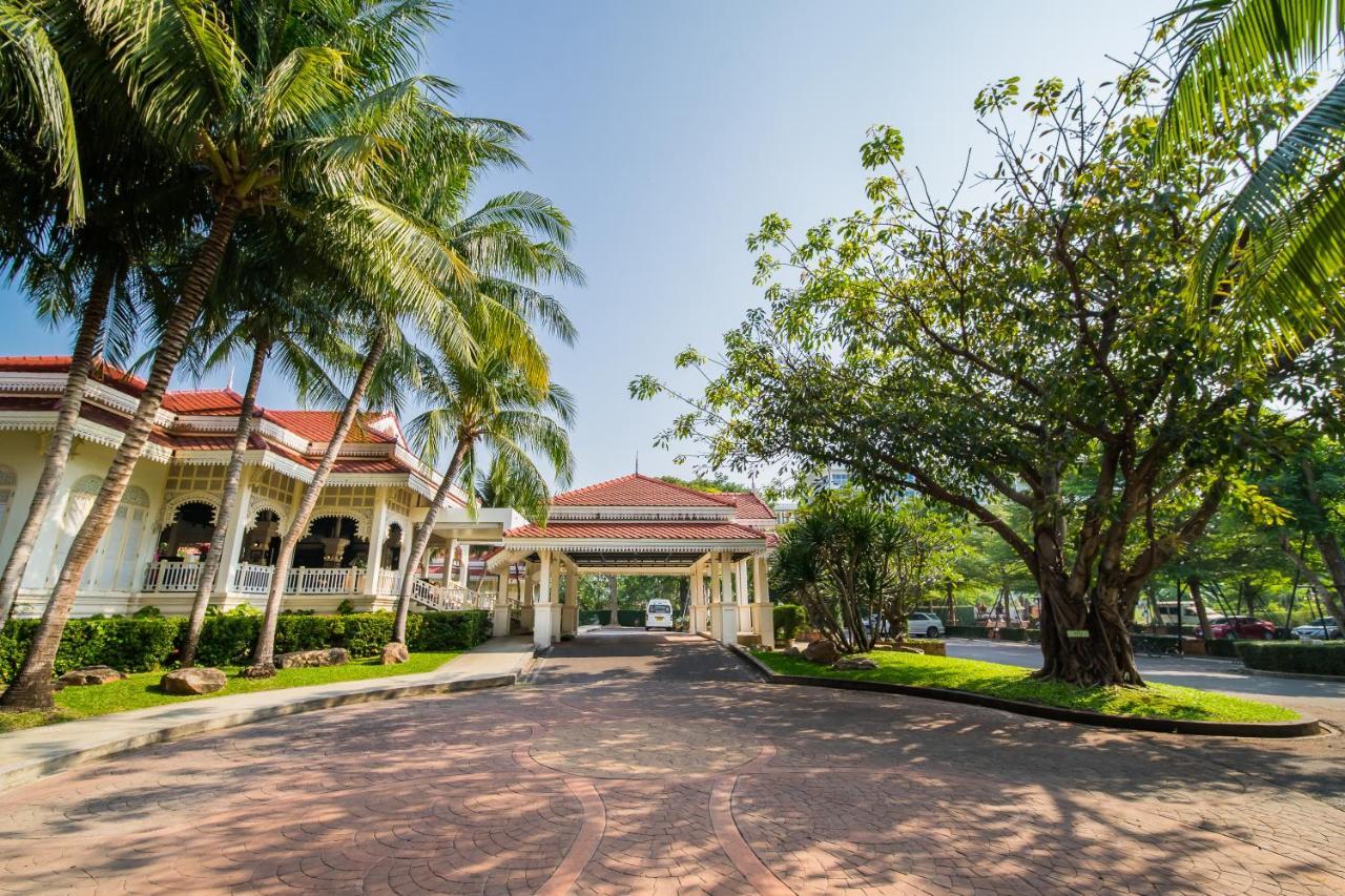 Wora Bura Hua Hin Resort & Spa Екстер'єр фото The entrance of the Royal Thai Police Museum