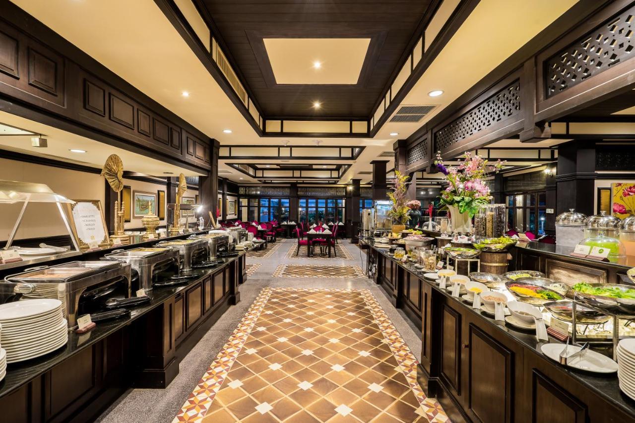 Wora Bura Hua Hin Resort & Spa Екстер'єр фото The buffet at the hotel