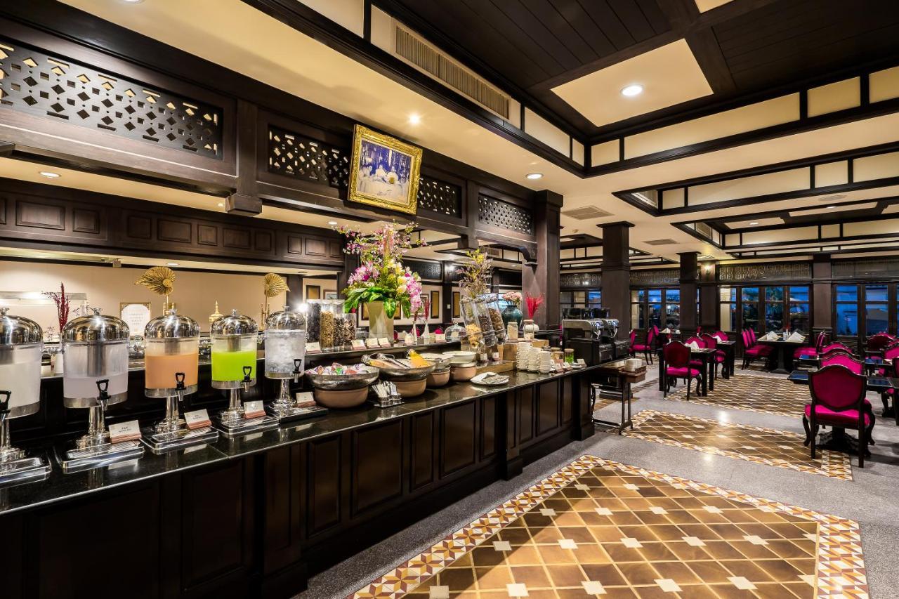 Wora Bura Hua Hin Resort & Spa Екстер'єр фото The restaurant at the hotel